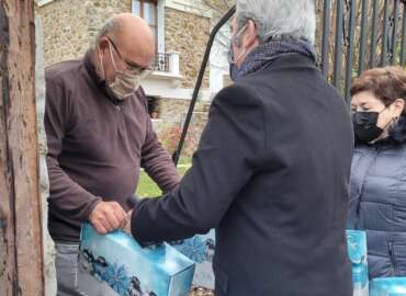 Plus de 400 paniers gourmands livrés par nos élus chez nos retraités